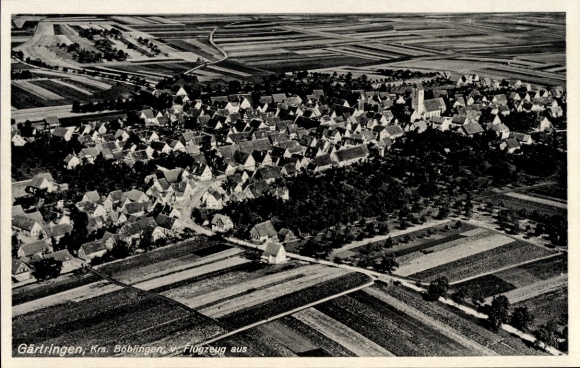 Ak Gärtringen in Württemberg, Luftaufnahme von  Wohngebäude, Felder, Flugzeugaufnahme