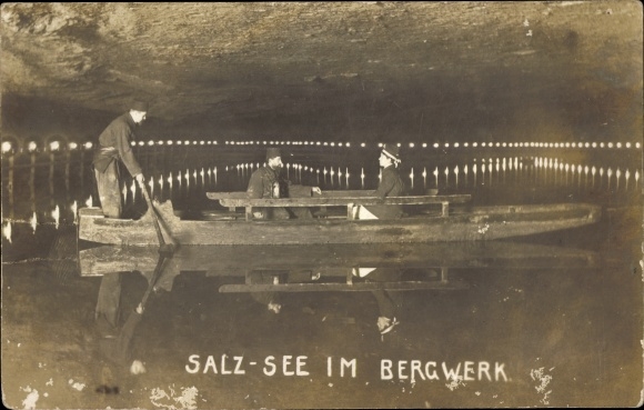 Photo Postcard Berchtesgaden in Upper Bavaria, Kgl. Salt mine, salt lake in mine, miners in boat