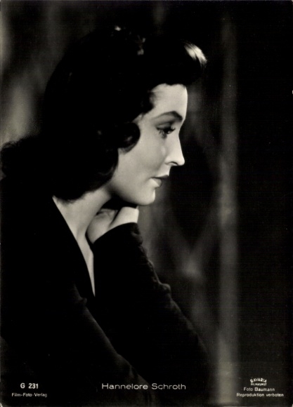 Ak-actrice Hannelore Schroth, portret in profiel