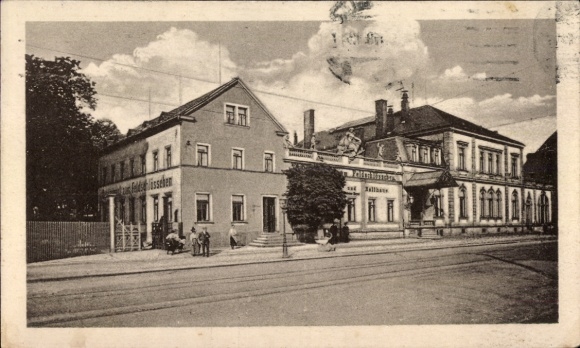 KP Chemnitz w Saksonii, sala koncertowa i balowa, Bernsdorfer Straße 99, ludzie na ulicy