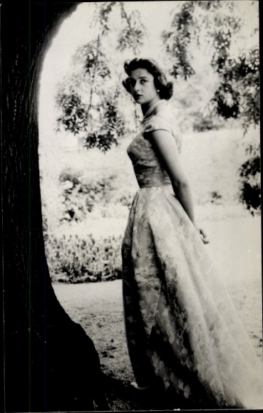 Photo Great Britain, woman portrait, noblewoman, dress