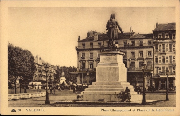 Ak Valence Drôme, Statue, Platz Championnet, Platz der Republik, Valence