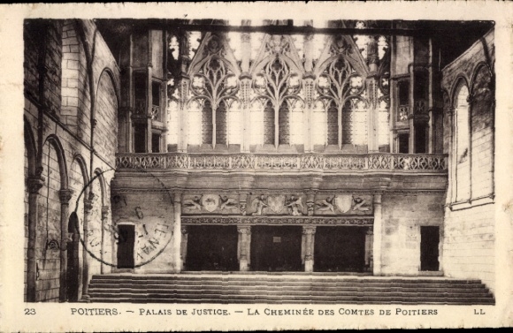 Postcard Poitiers Vienne, Palais de Justice, fireplace of the Counts of Architecture