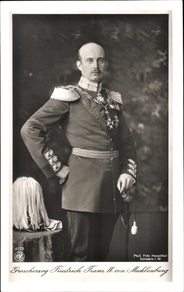 Postcard Grand Duke Friedrich Franz IV of Mecklenburg Schwerin, portrait in uniform