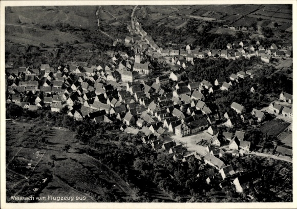 Ak Weissach in Württemberg, Luftbild von  viele Dächer, grünes Umland