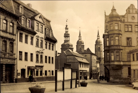 Postcard Lutherstadt Eisleben, Sangerhausener Straße, architecture, people