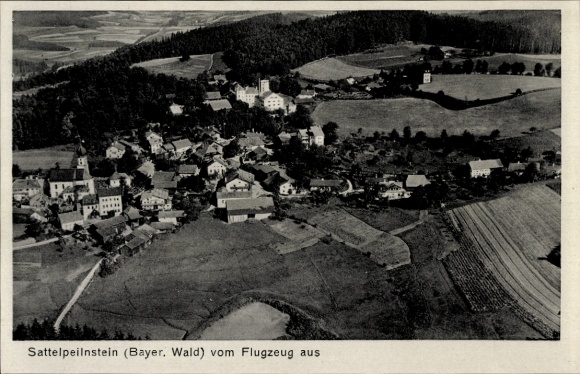 Ak Sattelpeilnstein Traitsching im Bayerischen Wald, Luftaufnahme von  Bayer. Wald, Landschaft, H