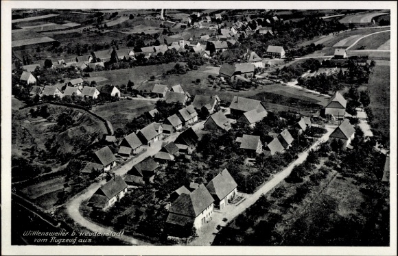 KP Wittlensweiler Freudenstadt w Schwarzwaldzie, widok z lotu ptaka na domy, pola, las