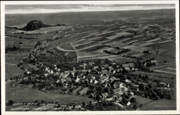Ak Duchtlingen Hilzingen im Hegau, Luftaufnahme von  Hegau, beeindruckende Landschaft, keine Pers