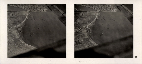 Stereo spatial image photo flying and winning No. 95, sunk ships in the harbor of Chalkis