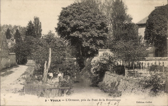 Ak Voulx Seine et Marne, L'Orvanne, pris du Pont de la Republique