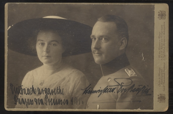 Cabinet photo Prince Heinrich XXXIII of Reuss with Princess Victoria Margaret of Prussia