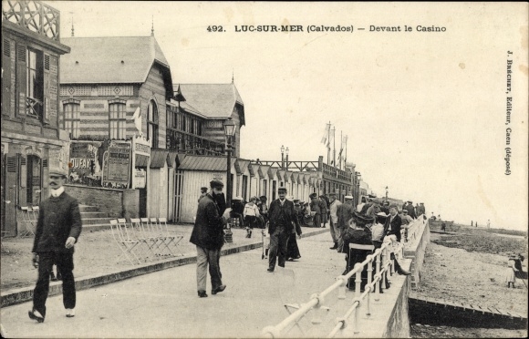 Ak Luc sur Mer Calvados, Devant le Casino