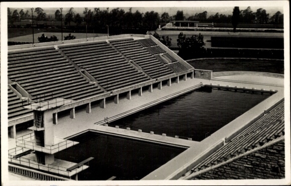Postcard Berlin Charlottenburg Westend, Reichssportfeld, view from Deutsche Kampfbahn to swimming stadium