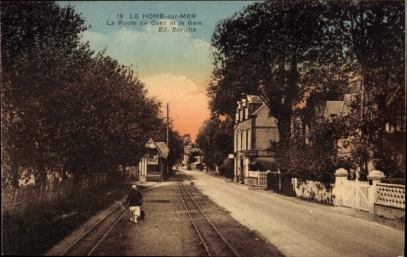 Postcard Le Home sur Mer Calvados, Route de Caen, train station