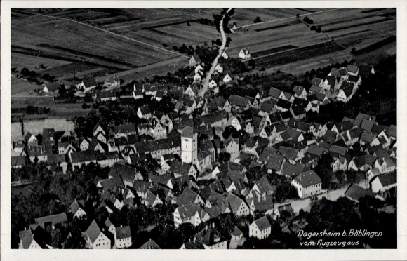 Ak Dagersheim Böblingen in Württemberg, Luftaufnahme von Dagersheim, Häuseransicht, Kirche, ländl
