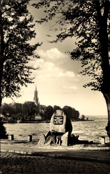 Ak Malchow in Mecklenburg, Malchower See, Gedenkstein