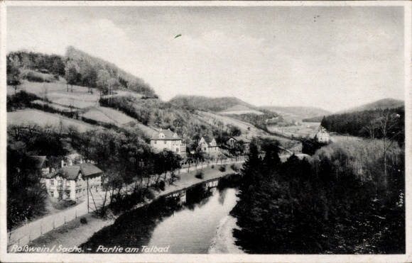 Ak Roßwein in Sachsen,  Partie am Talbad, Flusslandschaft, hügelige Umgebung, Häuser