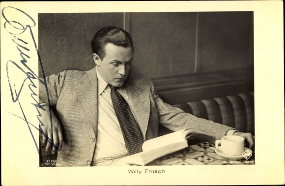 Ak Schauspieler Willy Fritsch, Ross Verlag 7271 1, UFA Verlag, Buch lesend, Autogramm