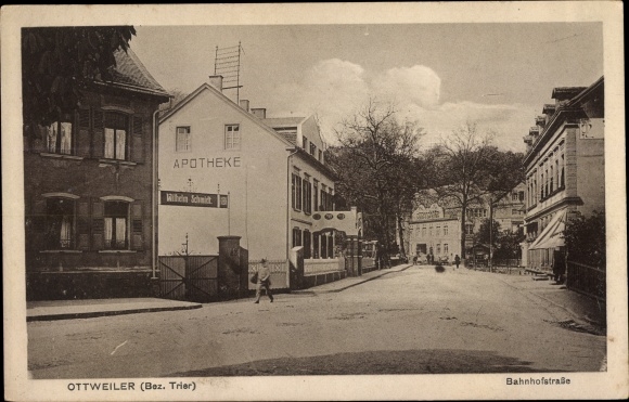 Postcard Ottweiler in Saarland, Bahnhofstrasse, pharmacy, shop Wilhelm Schmidt