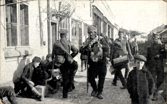 Postcard Mixture of peoples in a Macedonian city, German and Bulgarian military, Serbs, Turks