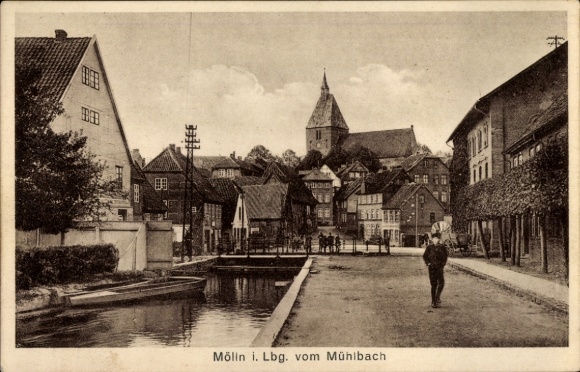 Postcard Mölln in the Duchy of Lauenburg, partial view from the Mühlbach, church