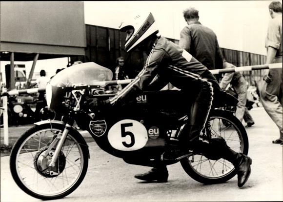Photo motor racing, motorcycle racer, Ulrich Schweiz, Brno 1984