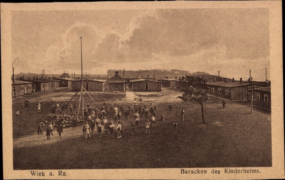 Ak Wiek op Rügen, kazerne van het kindertehuis, kinderen