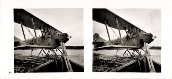 Stereo spatial image photo &quot;The soldiers of the leader in the field&quot; No: 14, captured Poland. Airplane on Hela
