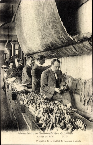 Postcard Paris XIII Gobelins, Manufacture Nationale des Gobelins, Carpet Workshop