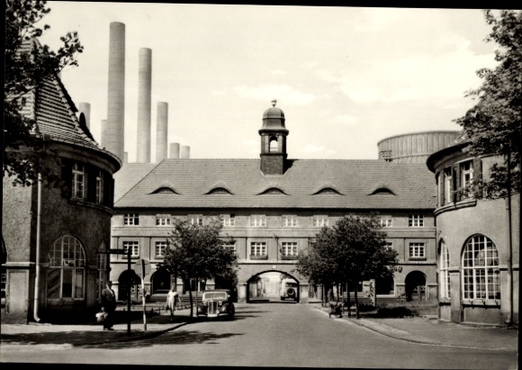 Postcard Zschornewitz Gräfenhainichen in Saxony Anhalt, view of the Rathenauplatz, chimneys, gate