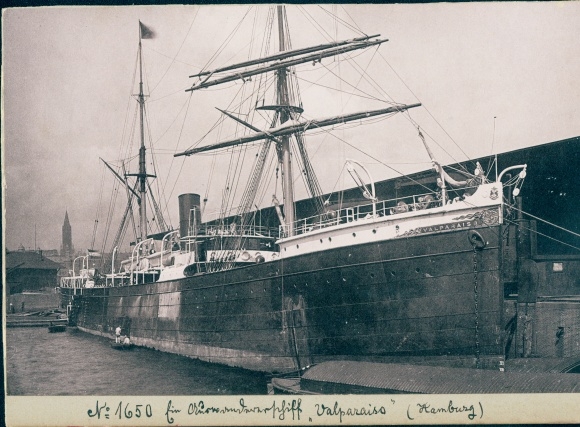 foto Hamburg, stoomboot Valparaiso in de haven, Johnson Line ?