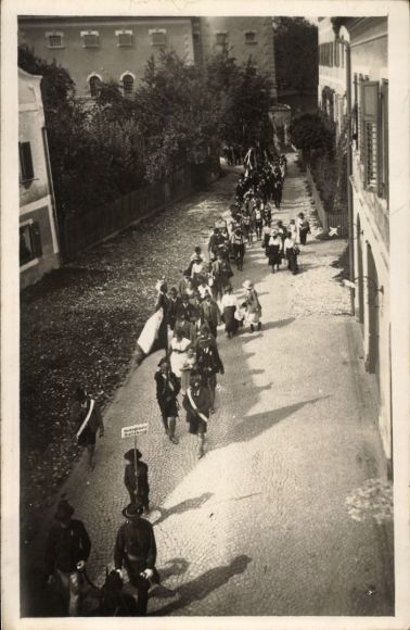 Photo Postcard Oberndorf am Lech ?, street party, parade