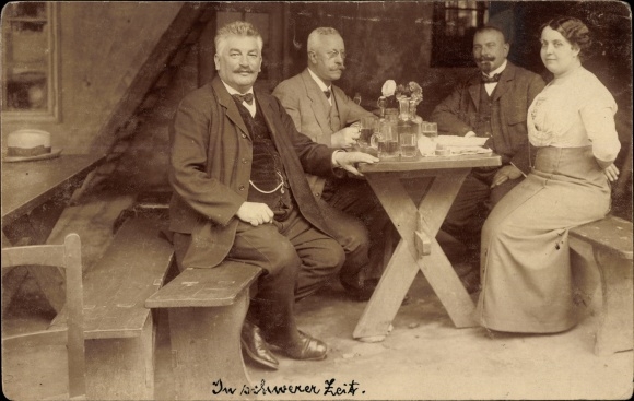 Photo PC Vienna, men and women at a table, Franz X. Wagner Versicherungs AG Danubius