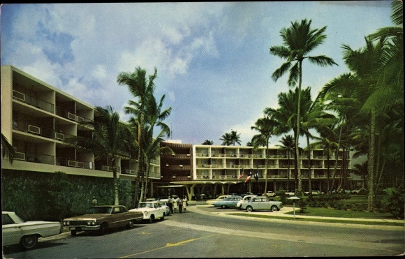 Postcard San Juan Puerto Rico, Front View of Dorado Hilton Hotel at Dorado