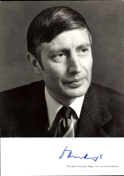 Foto Politiker Dries van Agt, Ministerpräsident der Niederlande, Autogramm