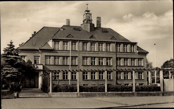 Ak Lucka im Kreis Altenburger Land, Mittelschule, Außenansicht