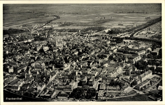 Ak Frankenthal in der Pfalz, Luftaufnahme von  Stadtansicht,  Gebäude