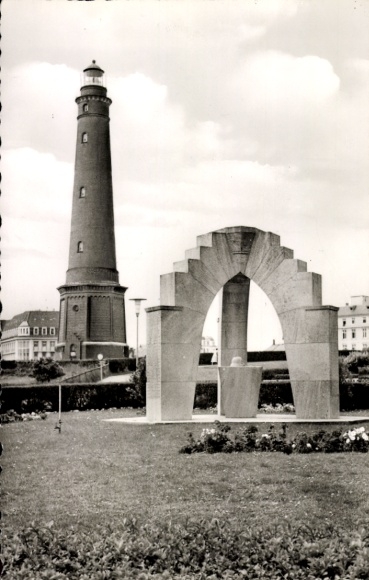 Postcard Island of Borkum East Frisia, Upolmhof, At the War Memorial, Lighthouse