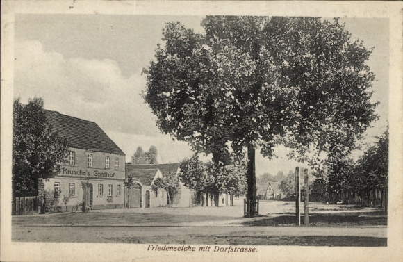 Postcard Burg Spreetal Saxony, Kruschas Gasthof, Friedenseiche, Dorfstraße