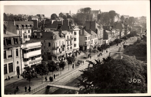 Postcard Quimper Finistère, bird's eye view of a boulevard, city buildings, trees, walkers