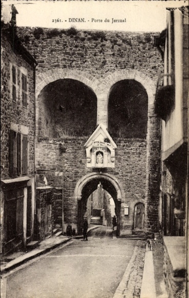 KP Dinan Côtes-d'Armor, Porte du Jerzual, kamienne budynki, wąskie uliczki, architektura