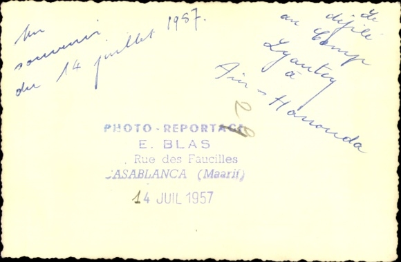 Photo Postcard Morocco, marching French soldiers, parade 14 July 1957, Camp Lyautey