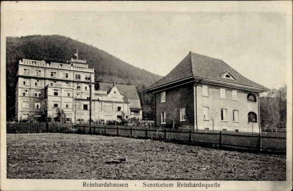Postcard Reinhardshausen Bad Wildungen Hesse, Sanatorium Reinhardsquelle, two buildings, rural surroundings