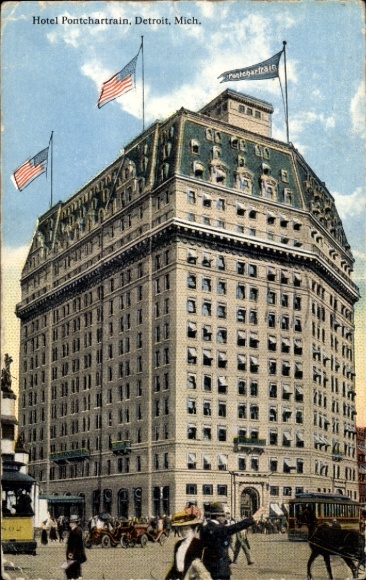 Ak Detroit Michigan USA, Hotel Pontchartrain, hoge gebouwen, Amerikaanse vlaggen, architectuur