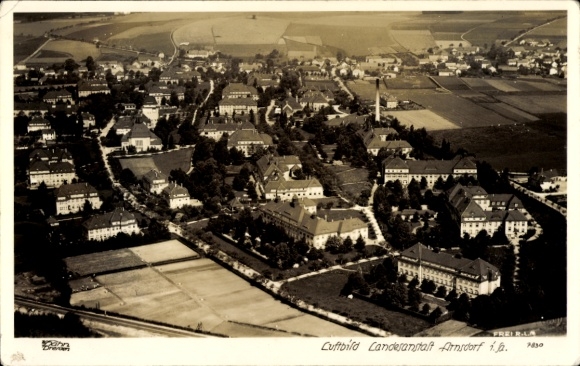 Ak Arnsdorf Kreis Bautzen, Fliegeraufnahme von Ort und Umgebung, Landesanstalt
