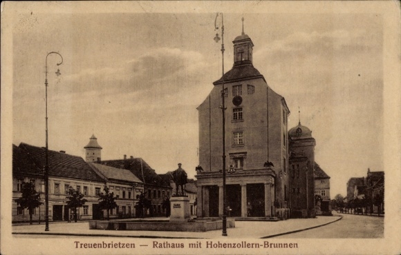 Postcard Treuenbrietzen in Brandenburg, town hall, Hohenzollern fountain, architecture