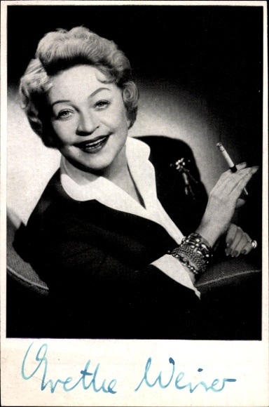 Postcard actress Grethe Weiser, portrait with cigarette, autograph