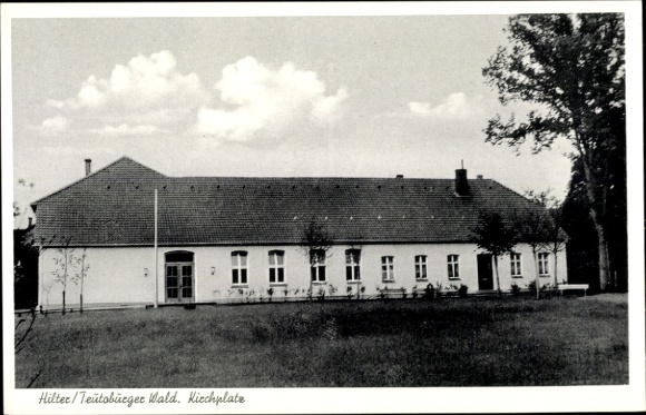 Ak Hilter in Niedersachsen, Kirchplatz mit Kirche