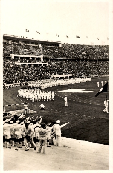 Postcard Berlin Olympic Stadium, Olympic Games 1936, opening ceremony, entry of the German team
